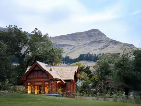 Casterton Cottage, paradise garden with spa & pool